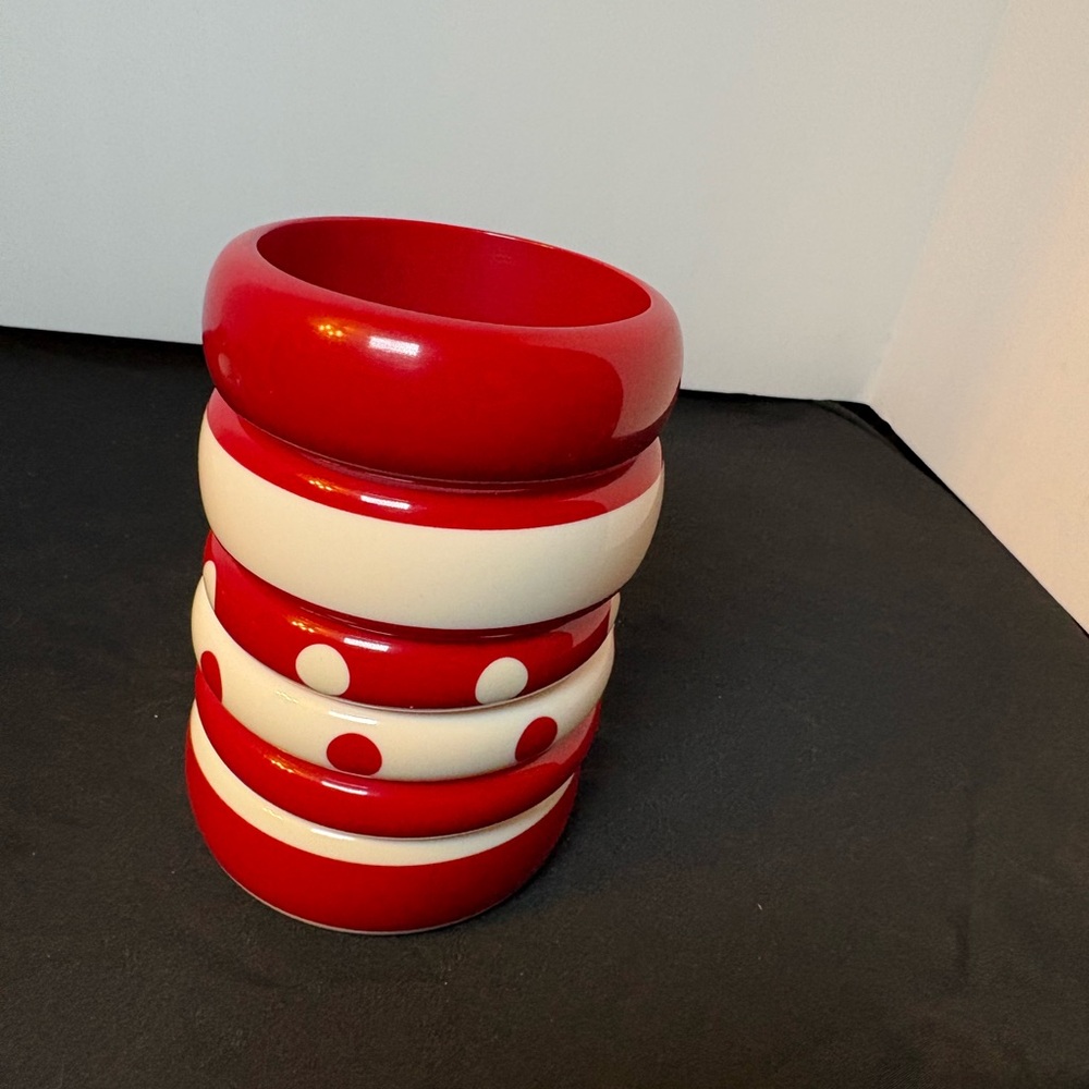 Set of 6 Red and White Bangle Set